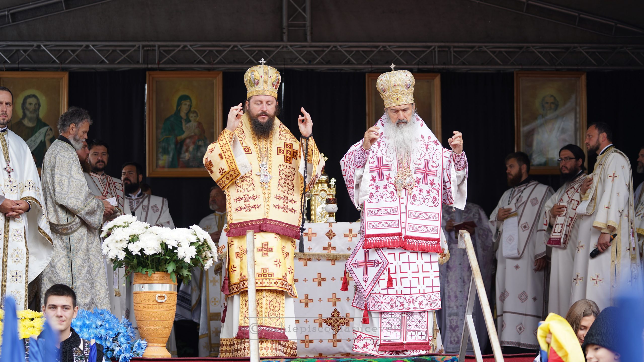 Foto: arhiepiscopiasucevei.ro Biserica „Sfântul Nicolae” din Berchișești, județul Suceava, a fost resfințită