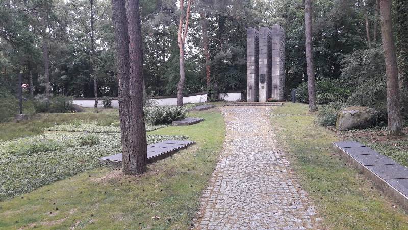 Cimitirul de război „Waldfriedhof Föhrenweg“ din Neumarkt in der Oberpfalz – morminte ale soldaților români în Germania (VI)