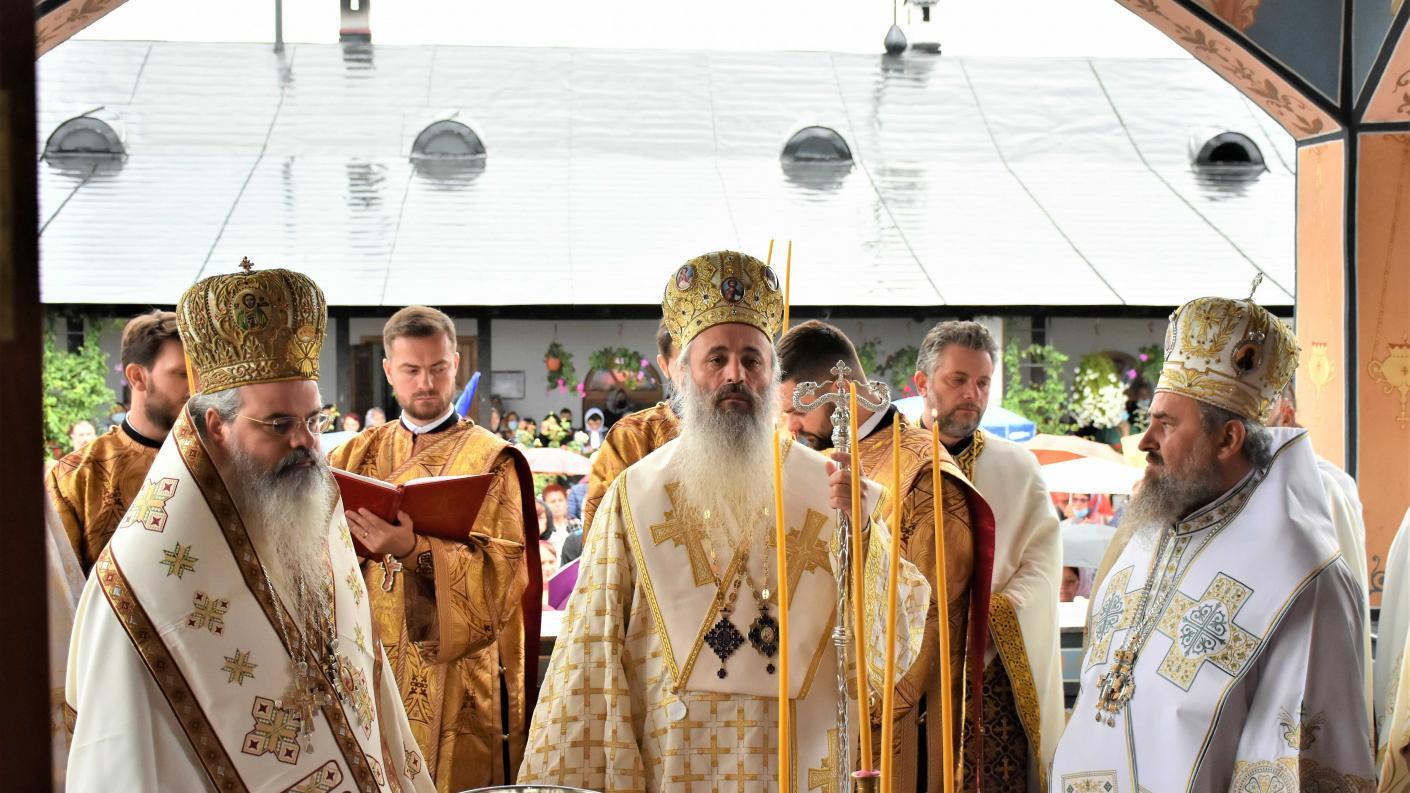 Mănăstirea „Alexandru Vlahuță” din județul Vaslui, a fost sfințită de trei ierarhi