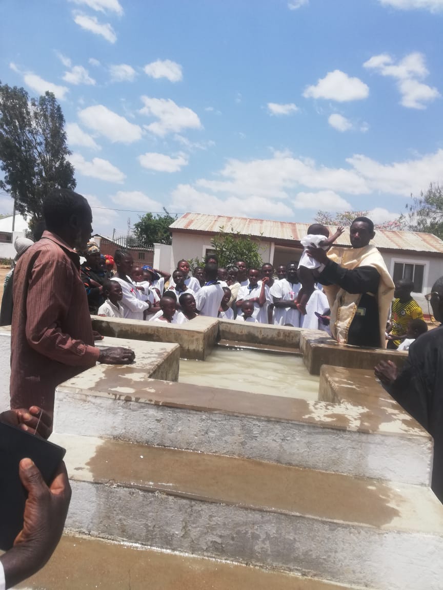 117 botezuri la Centrul Misionar Ortodox din Kidamali 117 botezuri la Centrul Misionar Ortodox din Kidamali