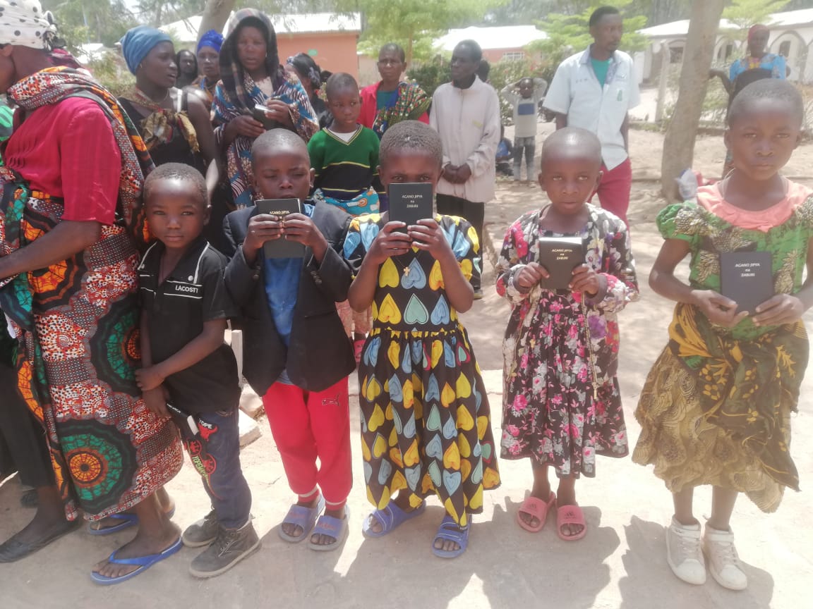 117 botezuri la Centrul Misionar Ortodox din Kidamali 117 botezuri la Centrul Misionar Ortodox din Kidamali