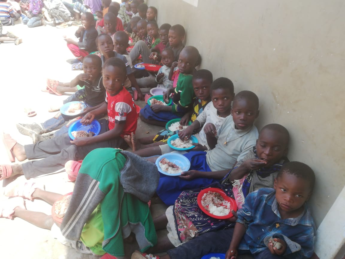 117 botezuri la Centrul Misionar Ortodox din Kidamali 117 botezuri la Centrul Misionar Ortodox din Kidamali