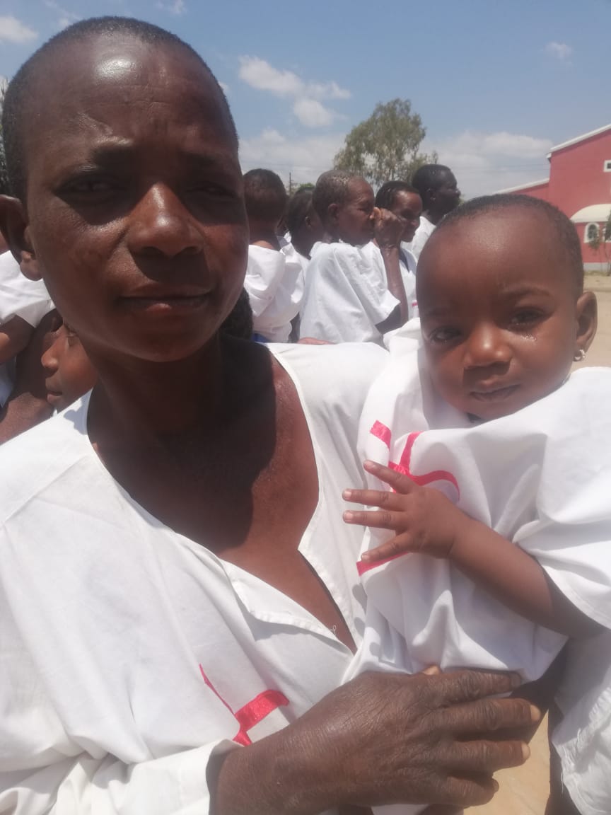 117 botezuri la Centrul Misionar Ortodox din Kidamali 117 botezuri la Centrul Misionar Ortodox din Kidamali