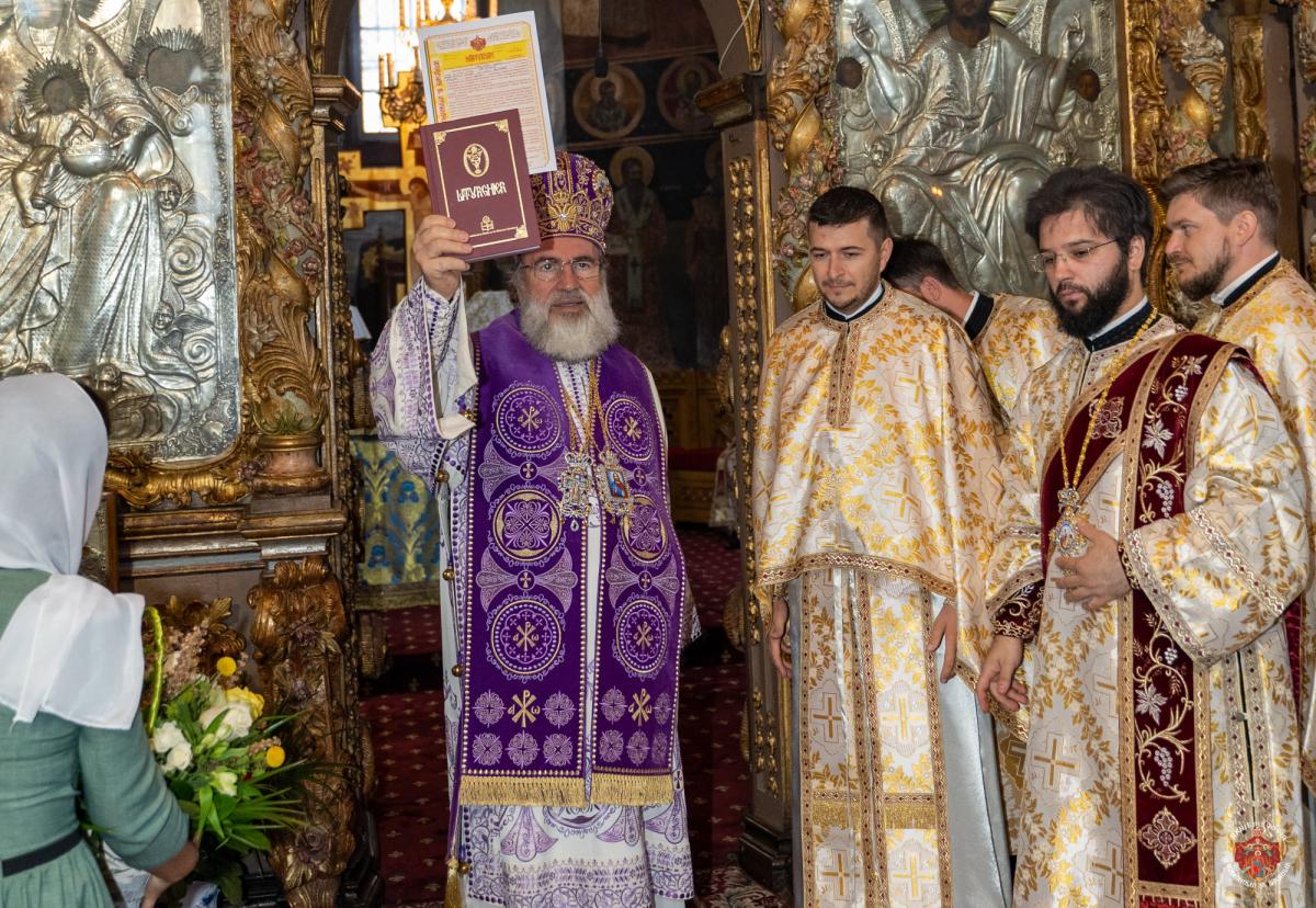 Liturghie arhierească la Catedrala Arhiepiscopală din Roman
