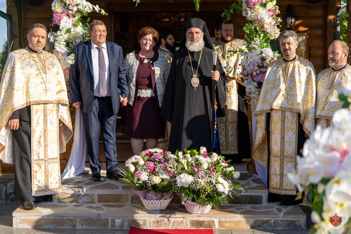 Vecernie arhierească la biserica din Dulcești