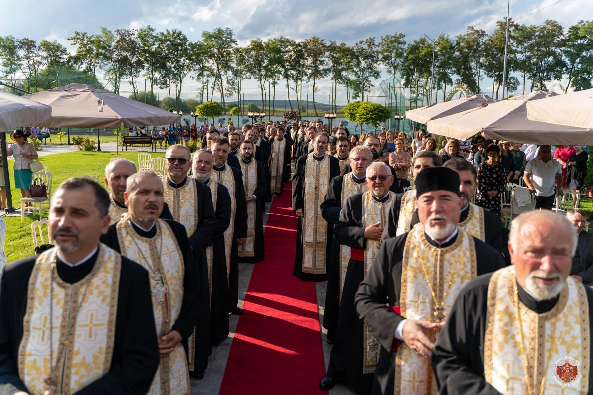 Vecernie arhierească la biserica din Dulcești