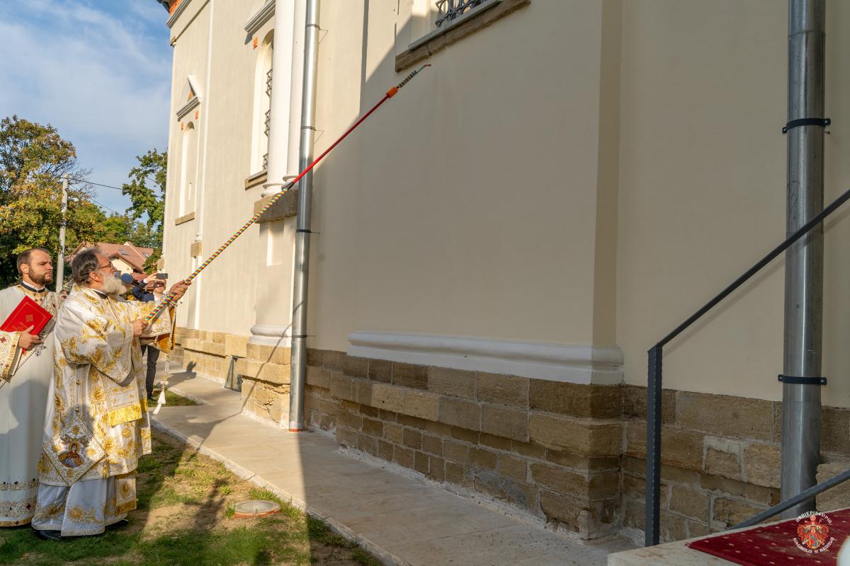 Biserica „Sfântul Gheorghe” din Roman a fost resfinţită