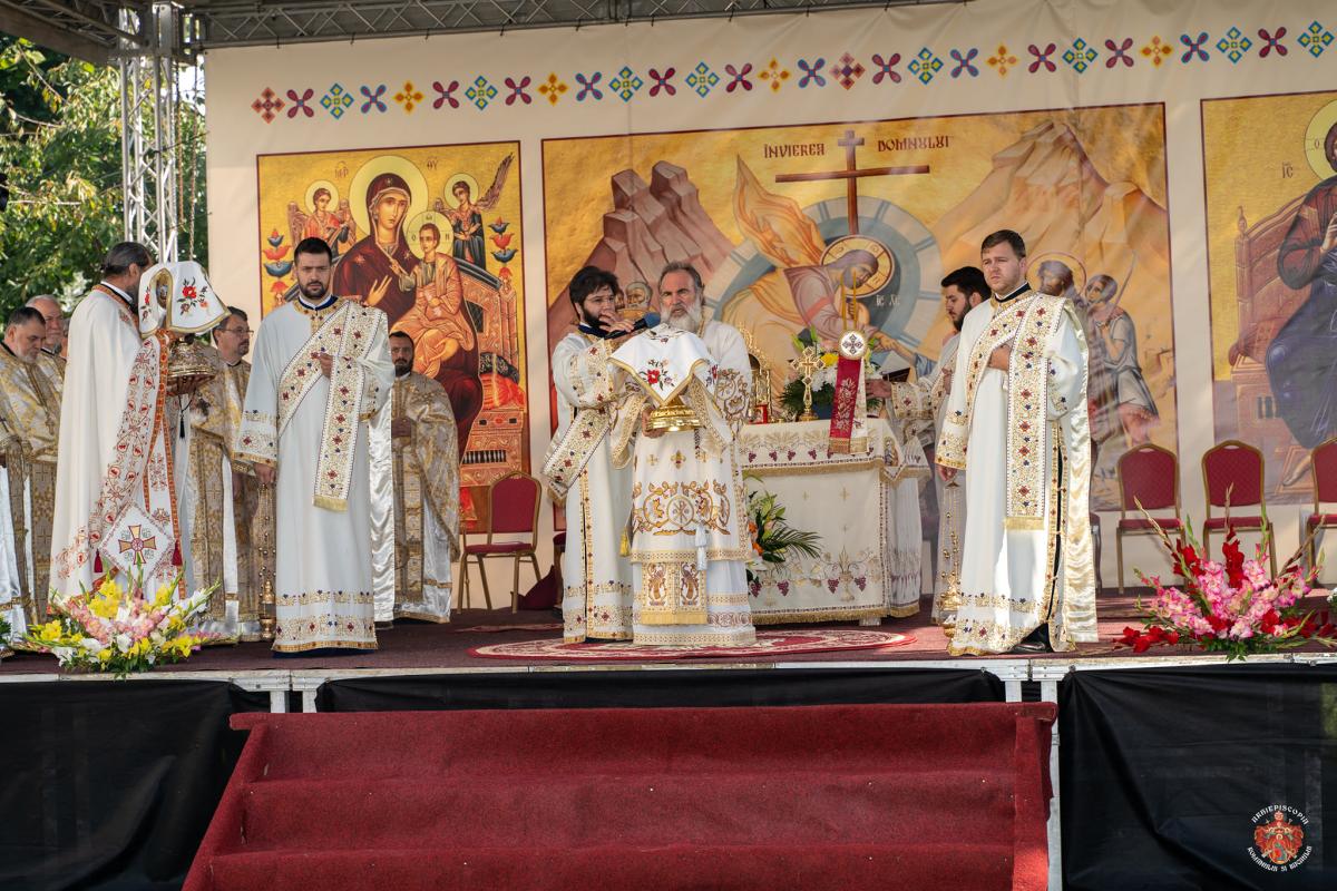 Biserica „Sfântul Gheorghe” din Roman a fost resfinţită