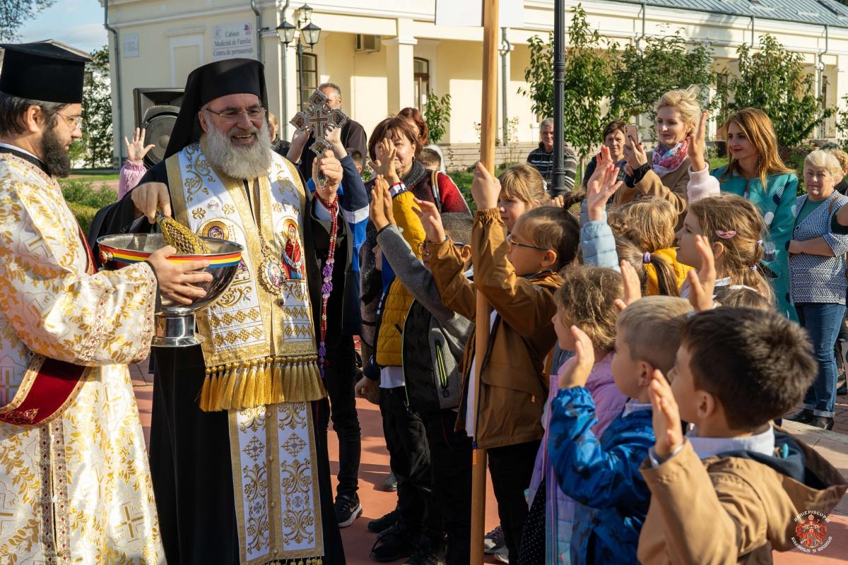 Debut de an şcolar la două instituţii ale Bisericii din Roman