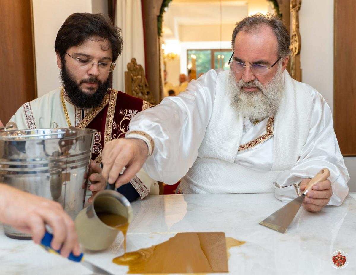 Paraclisul Protopopiatului Onești a fost sfințit de IPS Ioachim