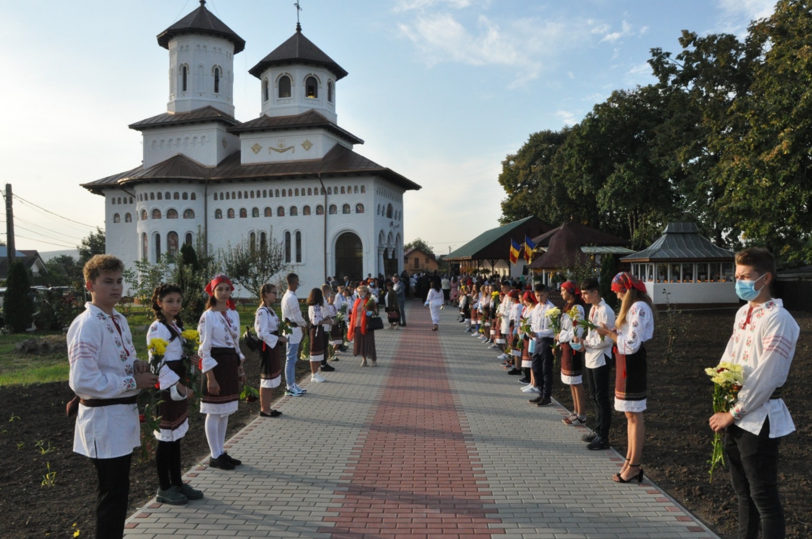 Pictura Bisericii din Războieni – Ion Neculce a fost resfințită