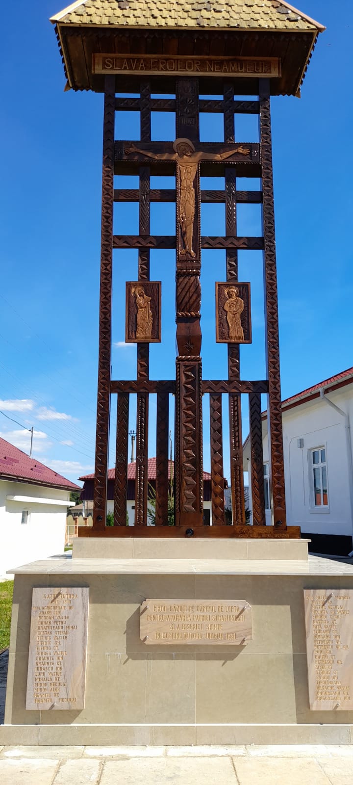 Troiță închinată eroilor în Parohia Țuțora