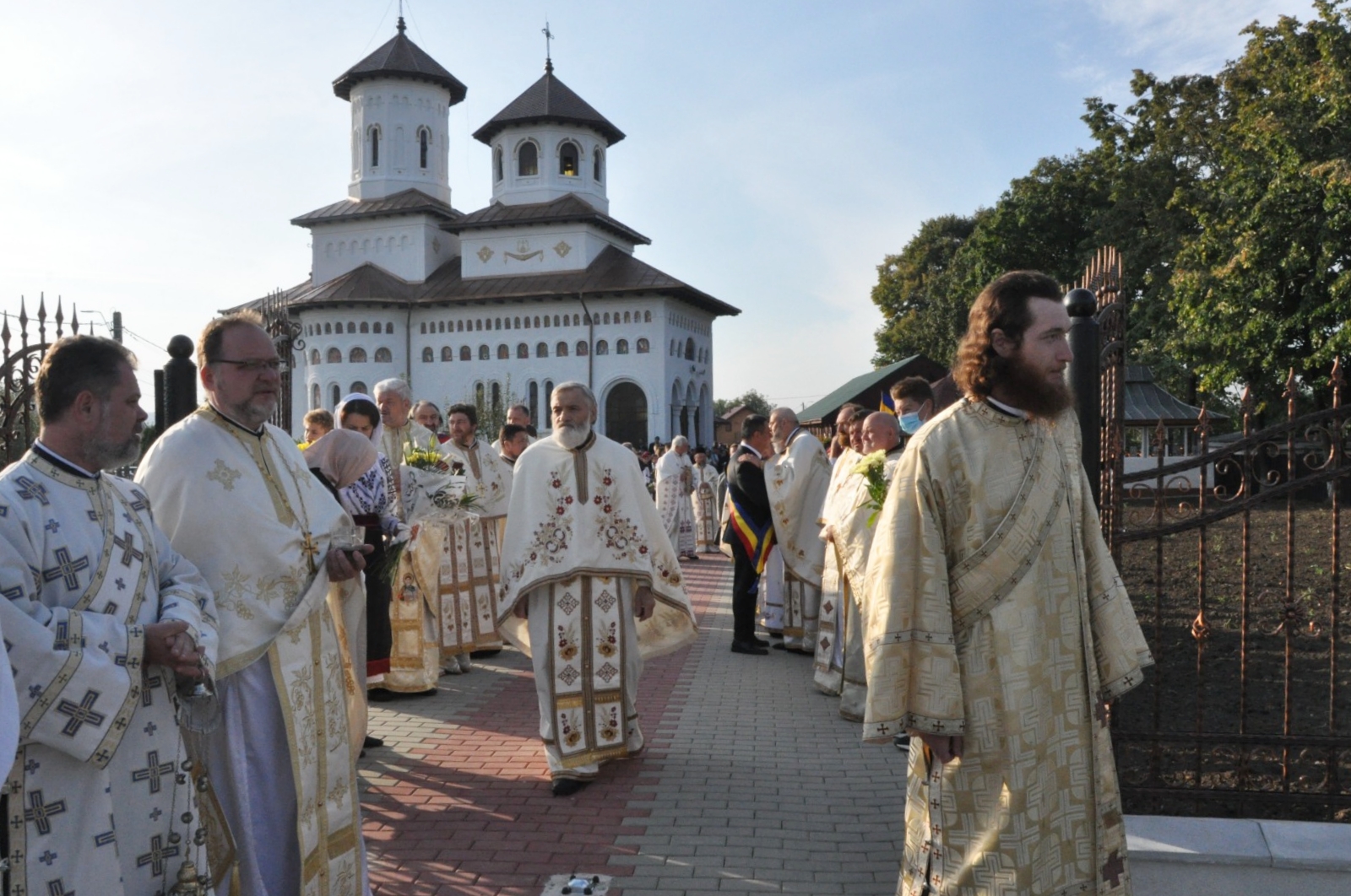 Pictura Bisericii din Războieni – Ion Neculce a fost resfințită