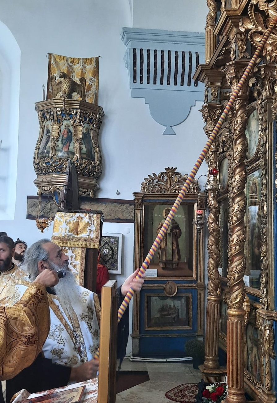Părintele Mitropolit Teofan a sfințit catapeteasma bisericii din Poieni