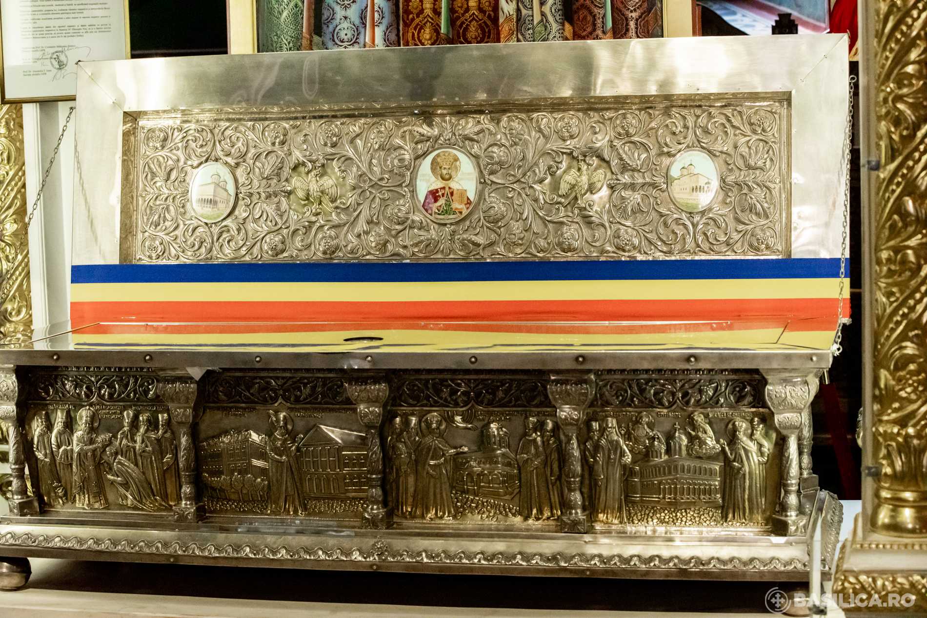 Sfântul Constantin Brâncoveanu poate fi cinstit de acum şi la Ghighiu. Mănăstirea primeşte un fragment din moaştele sale