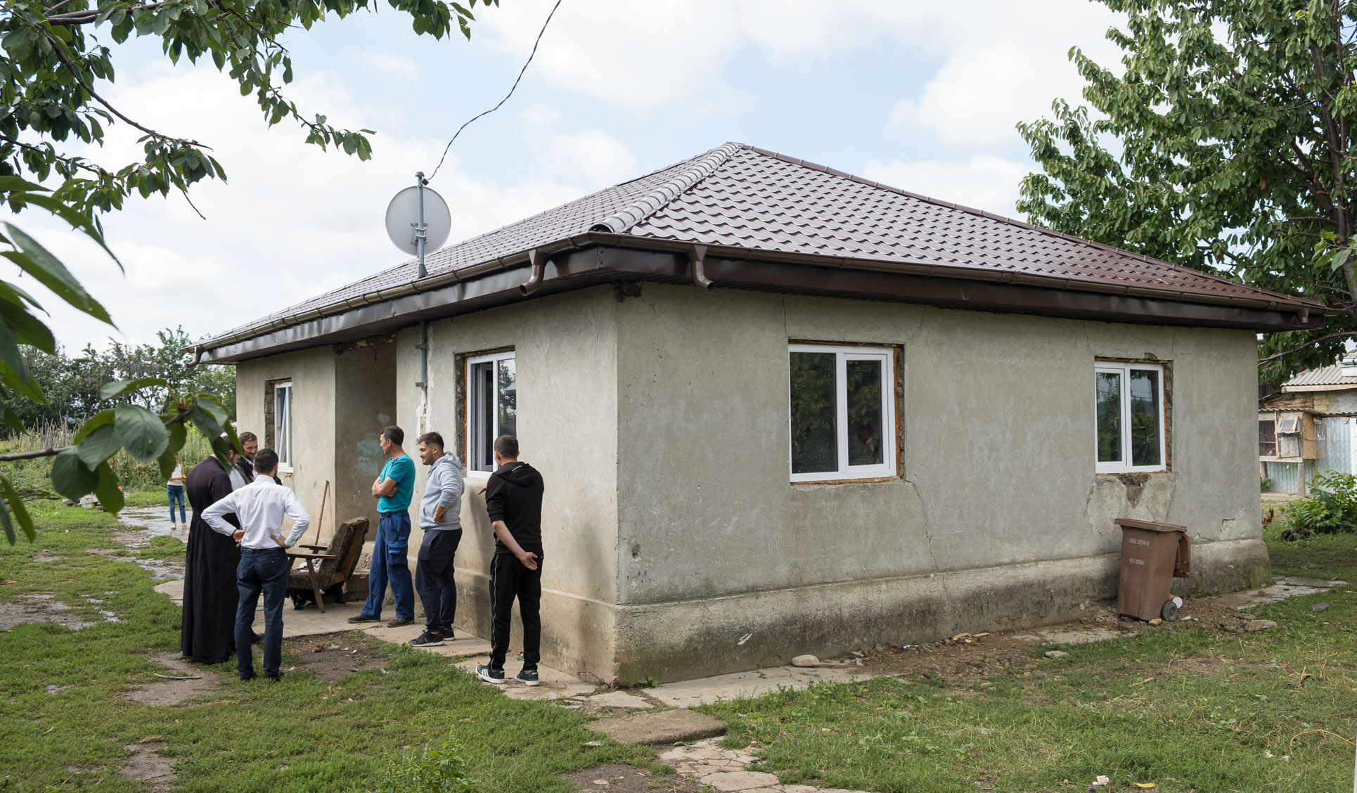 Casa celor 10 copii din familia Cârtițe are un acoperiș nou Casa celor 10 copii din familia Cârtițe are un acoperiș nou