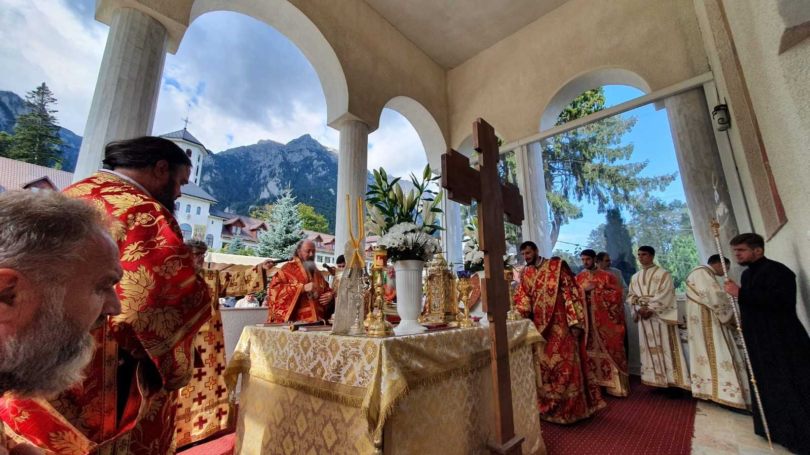 PS Ieronim: „Crucea nu poate fi separată de Înviere”