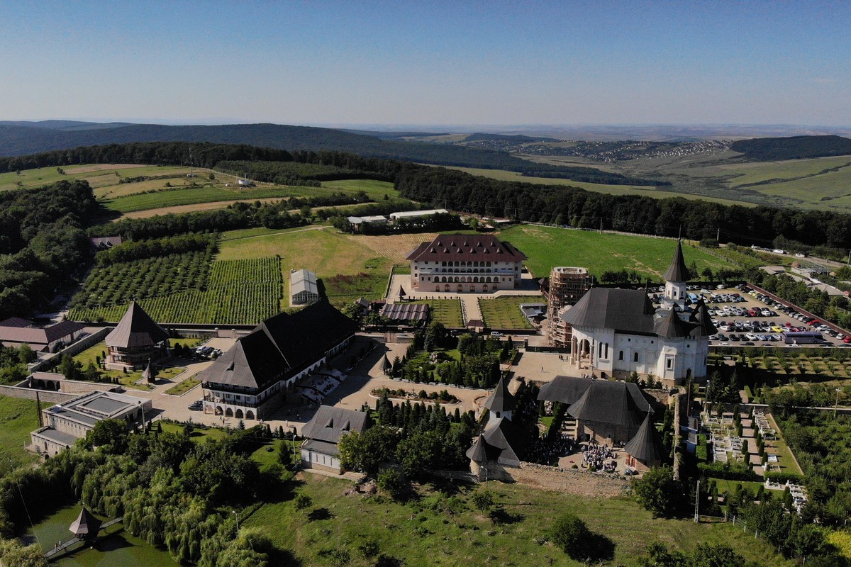 PS Nichifor Botoșăneanul va sluji la hramul Mănăstirii Hadâmbu