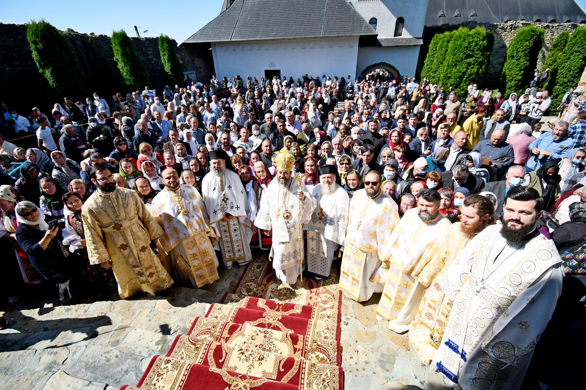 Mii de pelerini la hramul Mănăstirii Hadâmbu