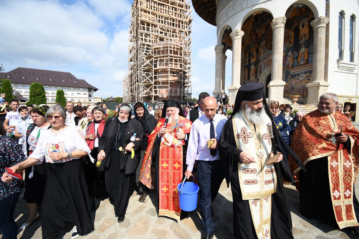 Procesiune închinată Sfintei Cruci la Mănăstirea Hadâmbu