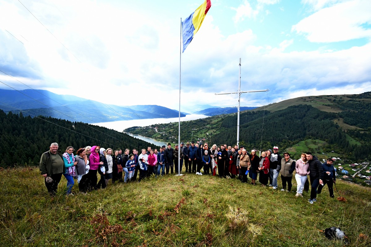 Procesiune pe Muntele Crucii din Buhalnița