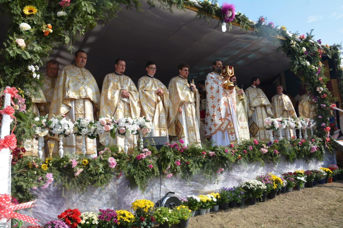 Pictura bisericii din Parohia Dănceni, Protoieria Sascut, a fost sfinţită