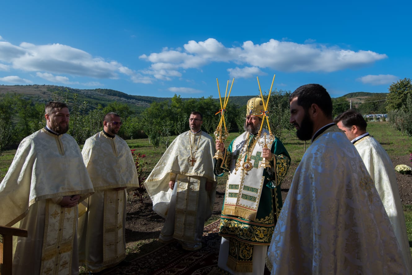 Slujbă arhierească la Parohia Podolenii de Sus