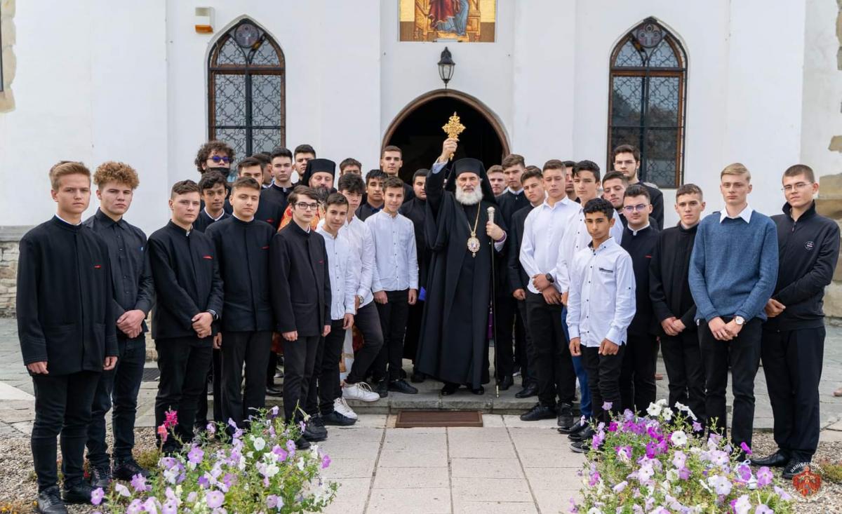 Binecuvântare arhierească la început de an şcolar, la Roman
