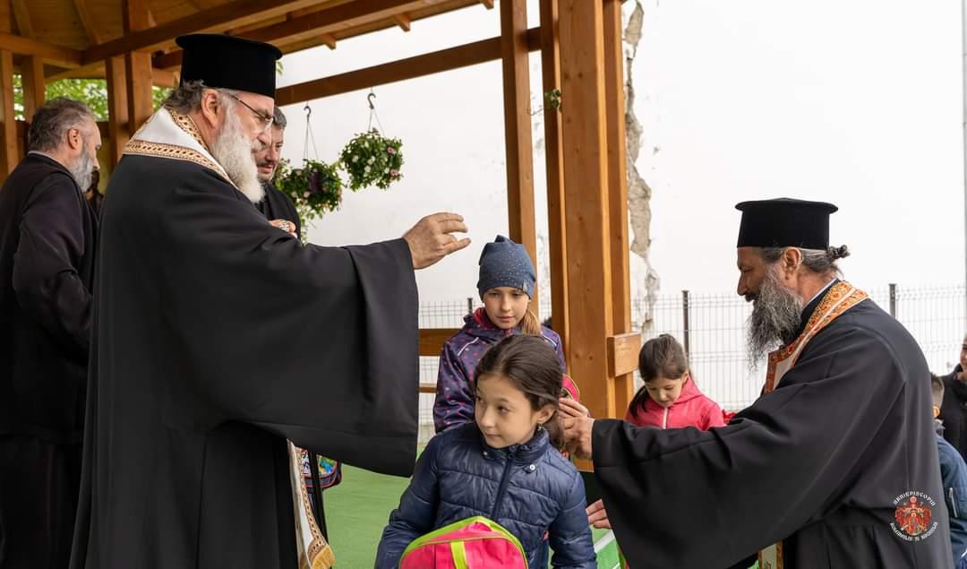 Serviciile sociale din cadrul Fundației „Episcop Melchisedec” s-au redeschis