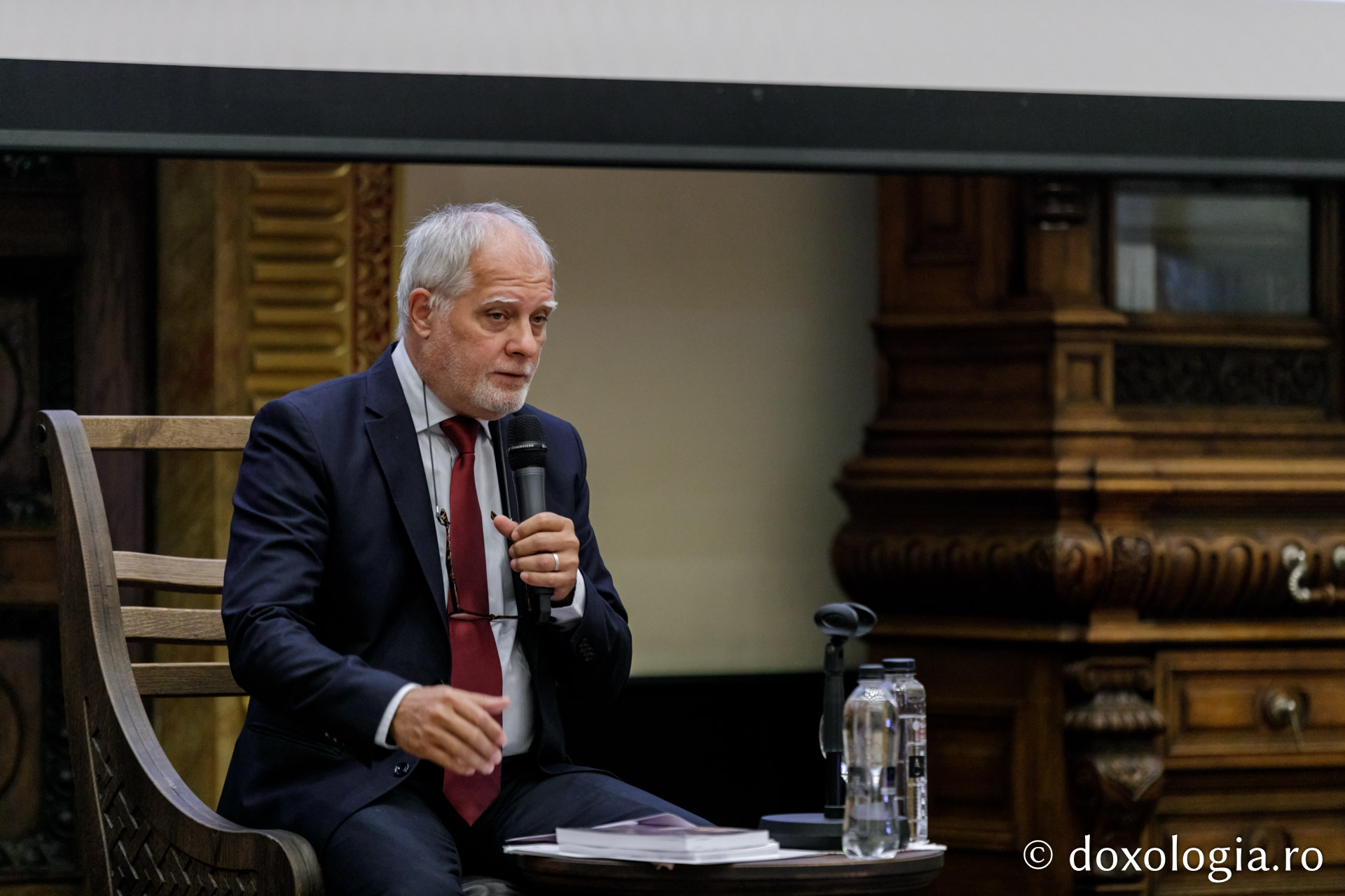 Un episcop și un profesor de muzică bizantină au vorbit despre monahism și psalmodie la IBMF