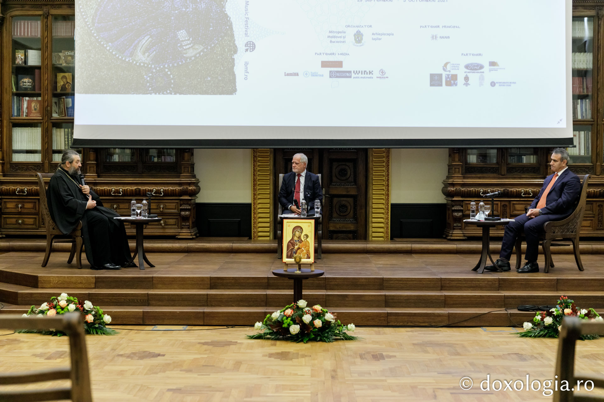 Un episcop și un profesor de muzică bizantină au vorbit despre monahism și psalmodie la IBMF