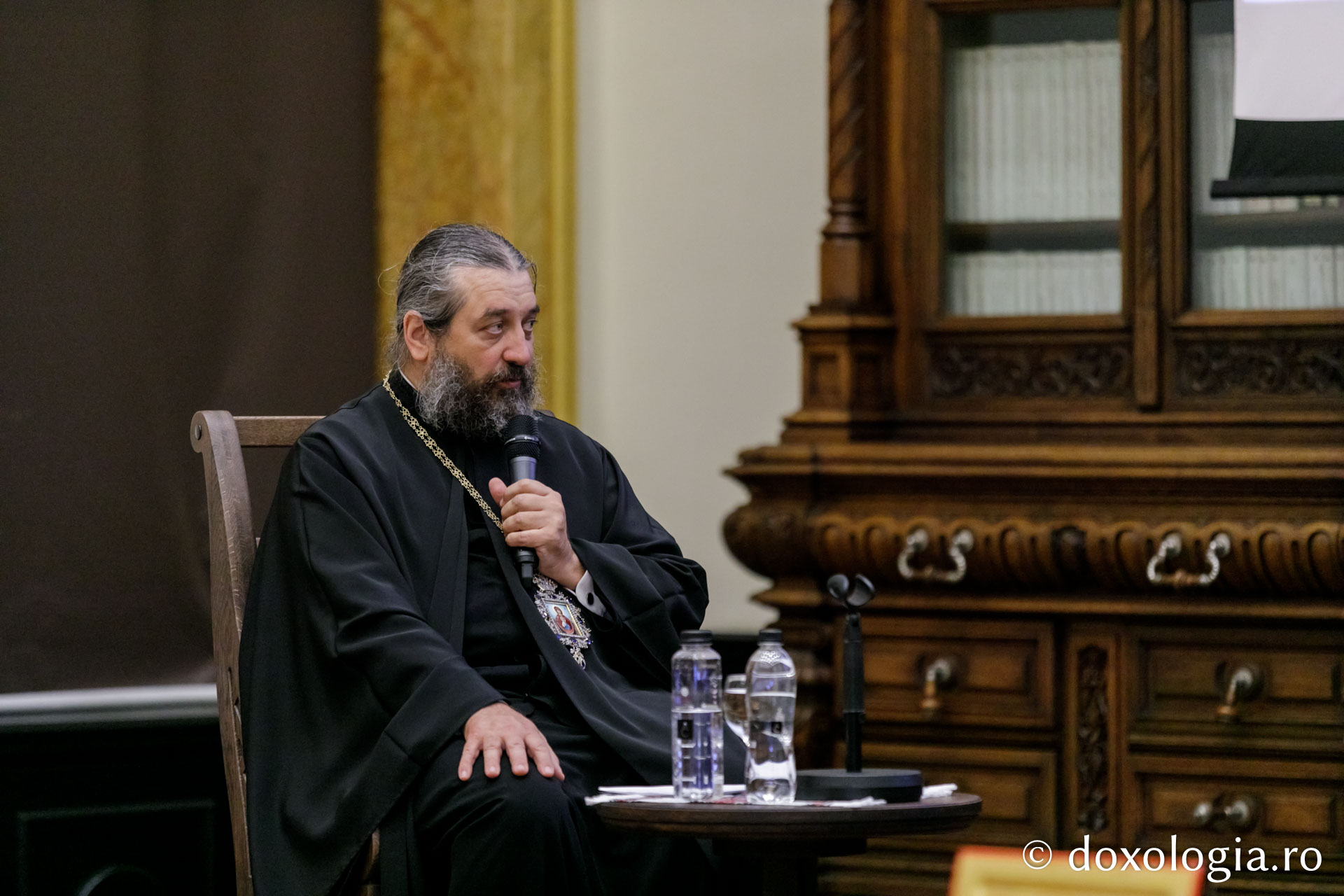 Un episcop și un profesor de muzică bizantină au vorbit despre monahism și psalmodie la IBMF