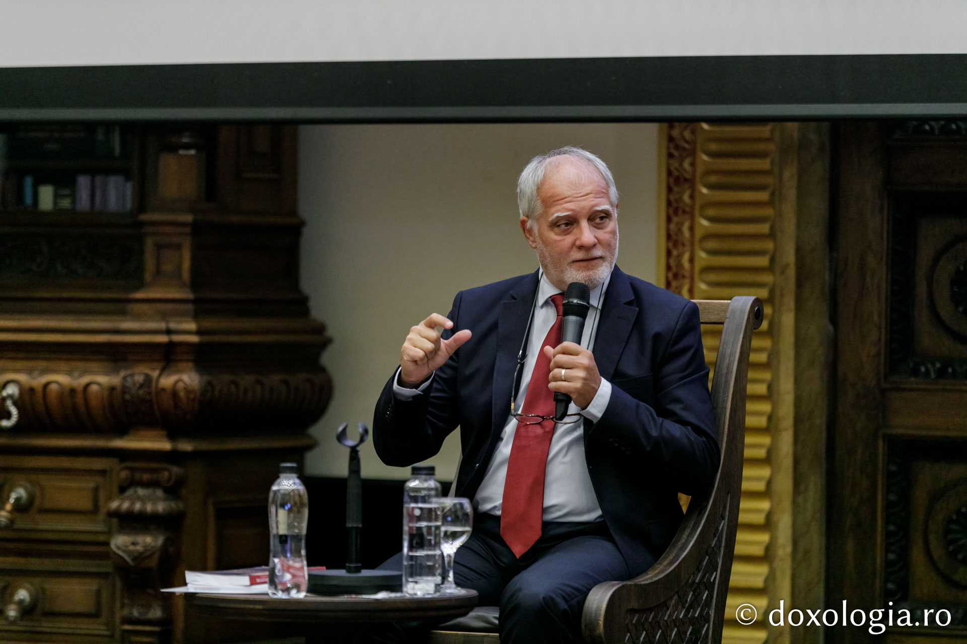 Un episcop și un profesor de muzică bizantină au vorbit despre monahism și psalmodie la IBMF