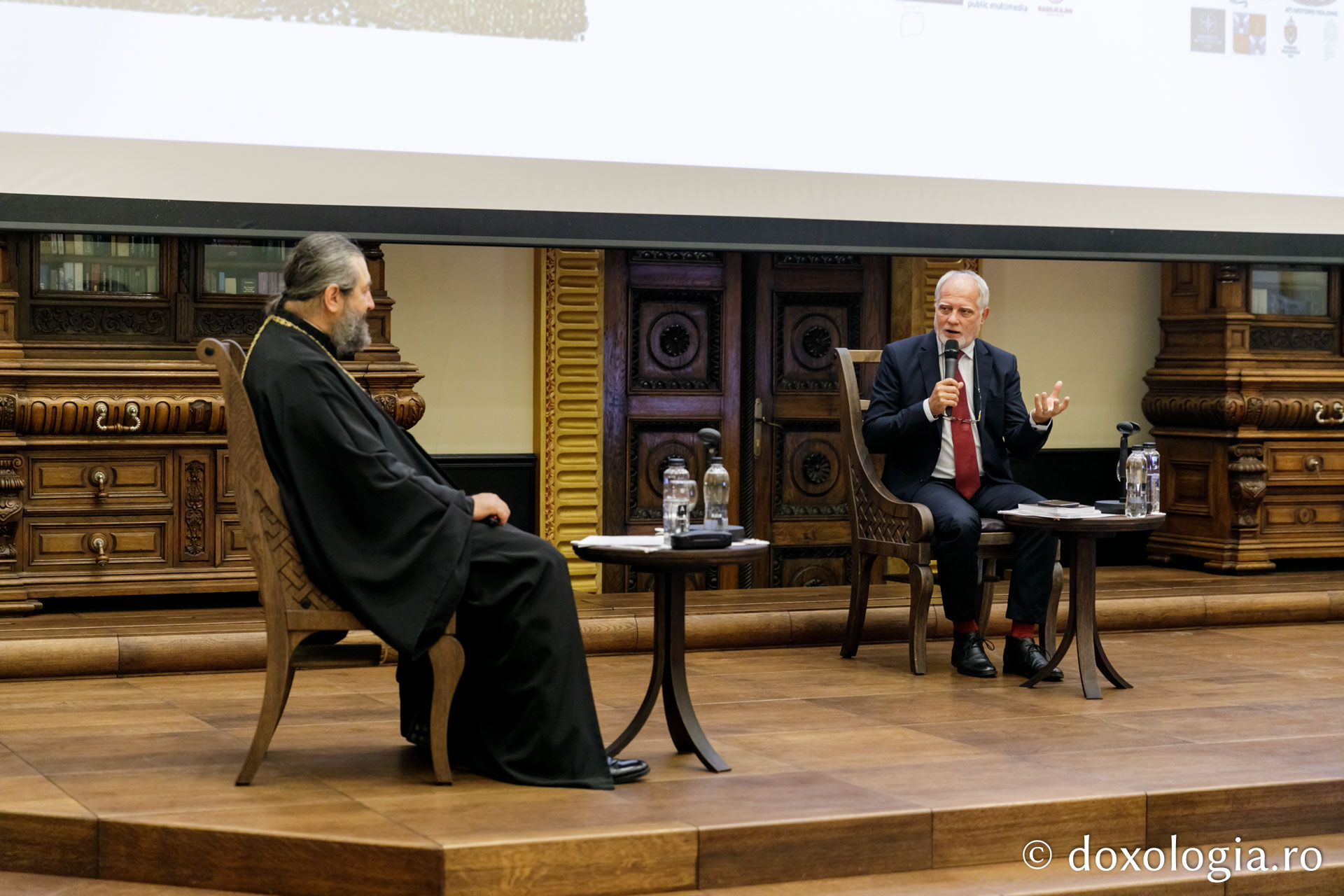 Un episcop și un profesor de muzică bizantină au vorbit despre monahism și psalmodie la IBMF