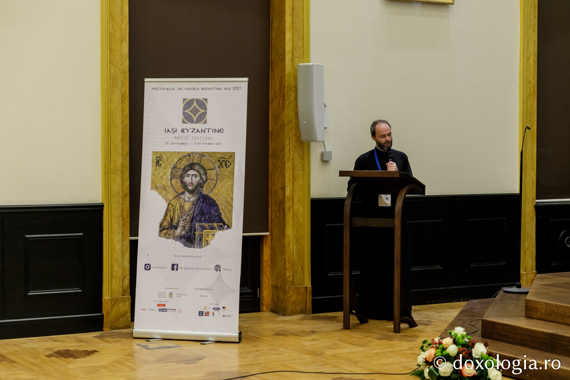 Un episcop și un profesor de muzică bizantină au vorbit despre monahism și psalmodie la IBMF