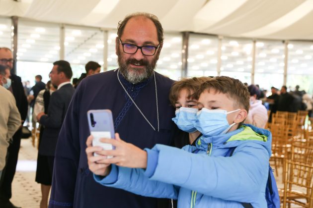 Părintele Constantin Necula, către elevii sibieni: „Învăţaţi că ce aveţi de făcut vă aparţine!”