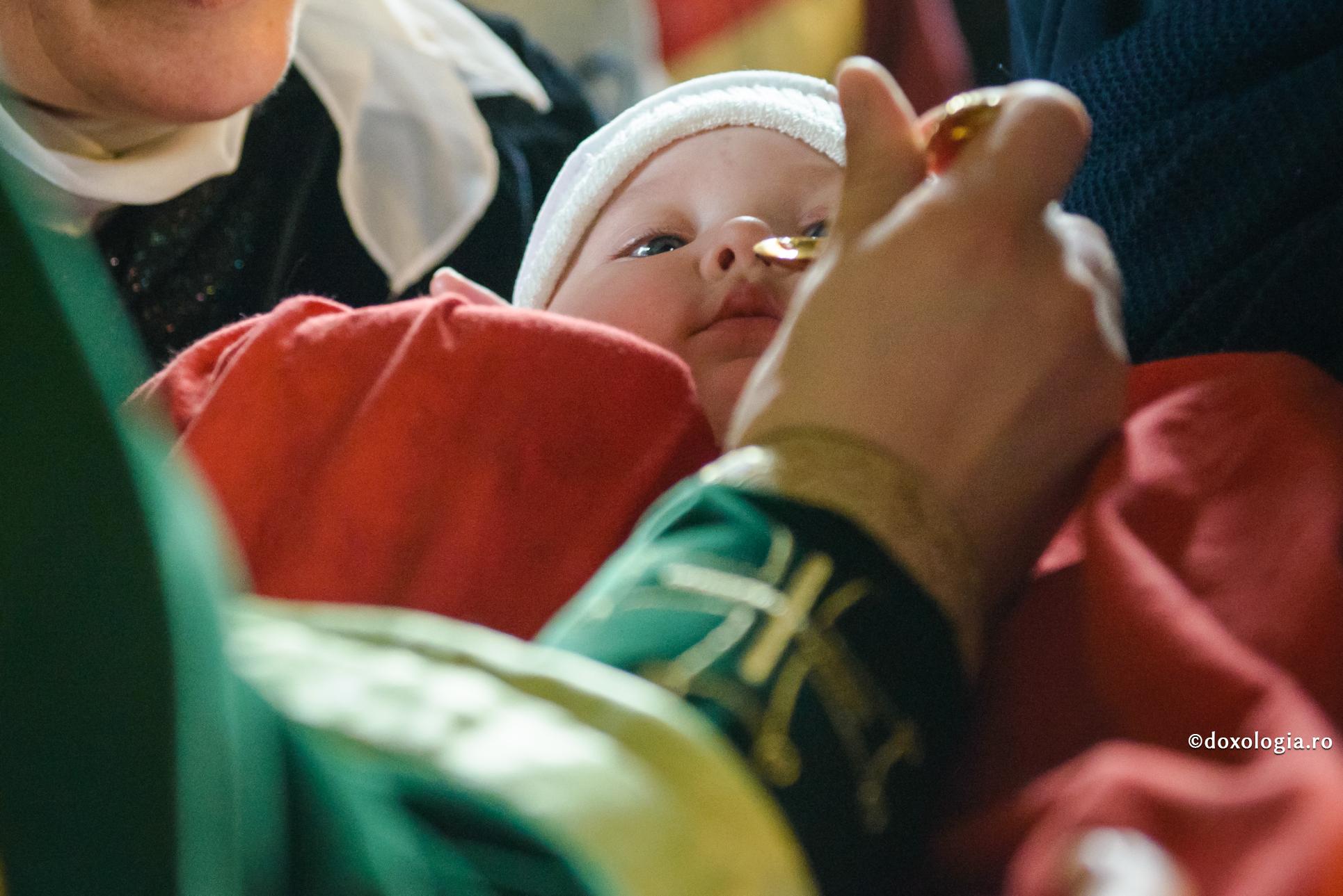 Sufletul copilului împărtășit cu Sfintele Taine va creşte sub protecţia deosebită a Harului Dumnezeiesc