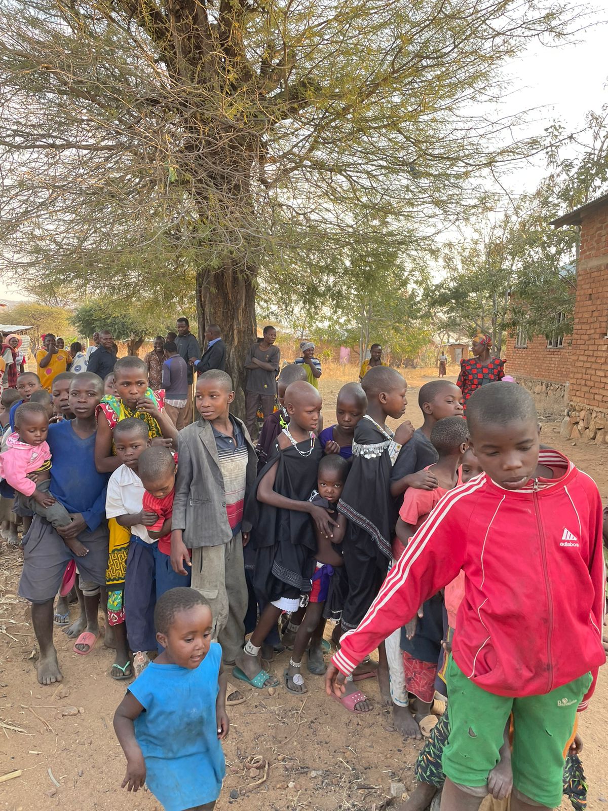 Mlambalasi – satul care așteaptă o biserică Mlambalasi – satul care așteaptă o biserică