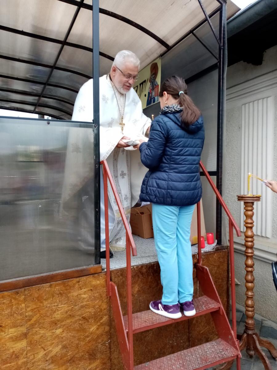 Proiect filantropic desfășurat în Parohia „Sfântul Spiridon” din Comănești Proiect filantropic desfășurat în Parohia „Sfântul Spiridon” din Comănești