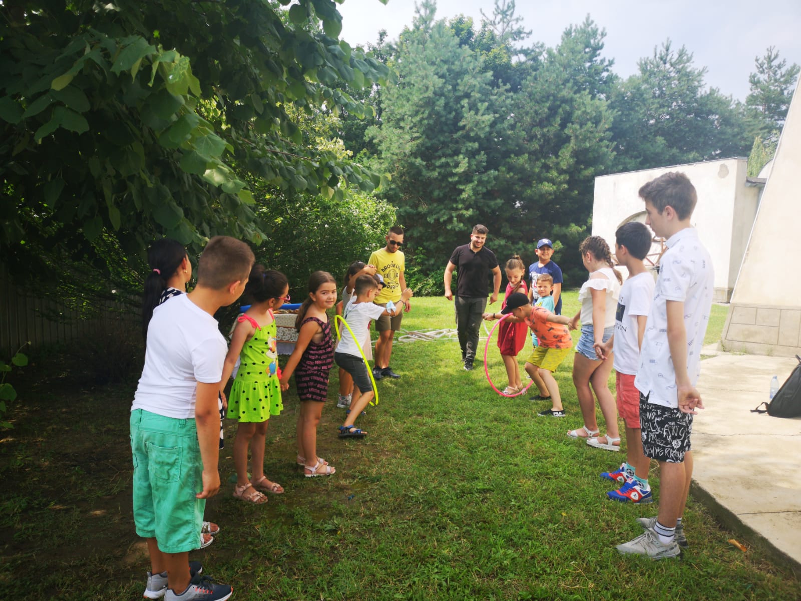 O nouă serie a proiectelor „Alege Școala!”, dedicate copiilor cu părinți plecați la muncă în străinătate