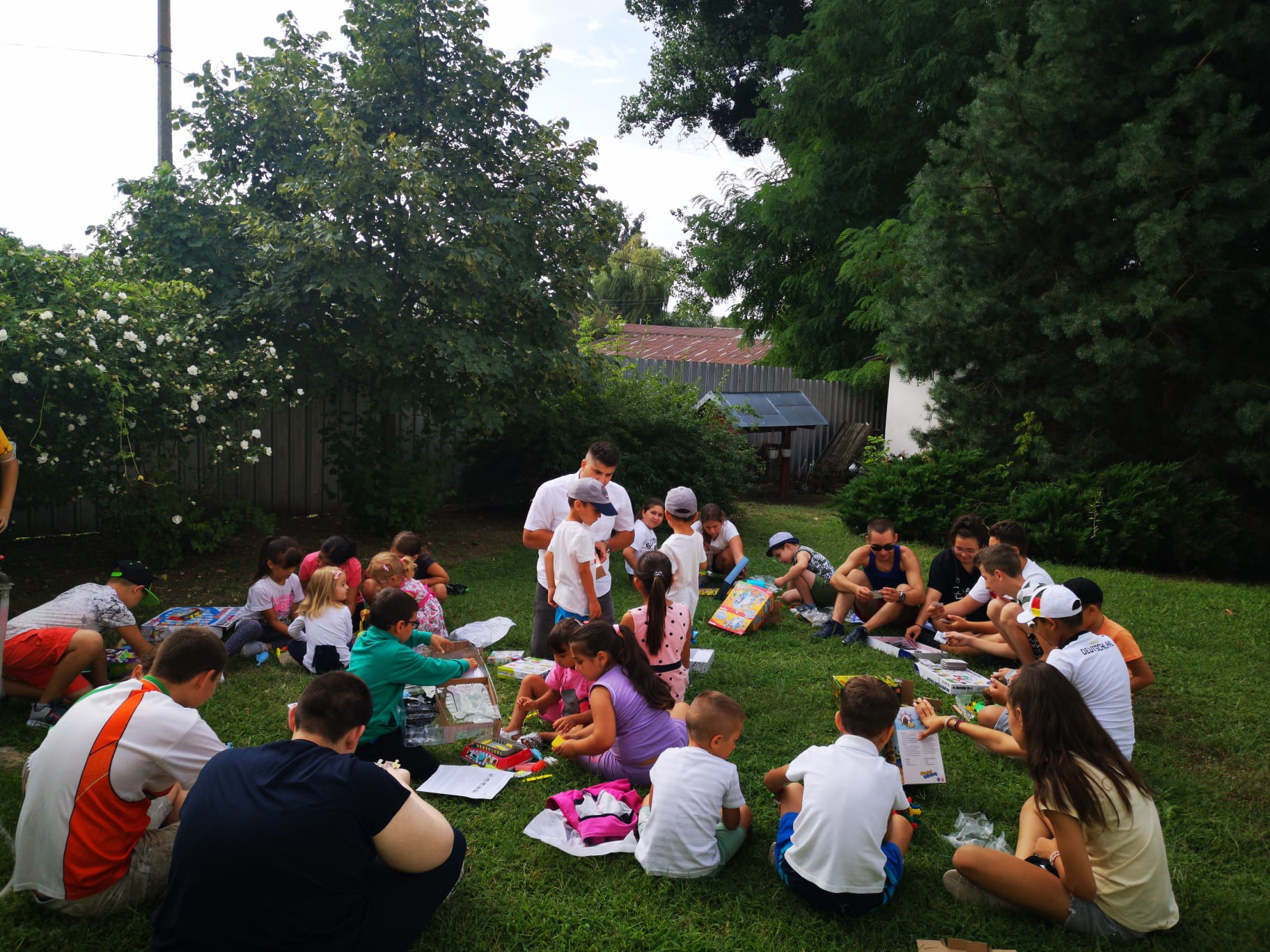 O nouă serie a proiectelor „Alege Școala!”, dedicate copiilor cu părinți plecați la muncă în străinătate