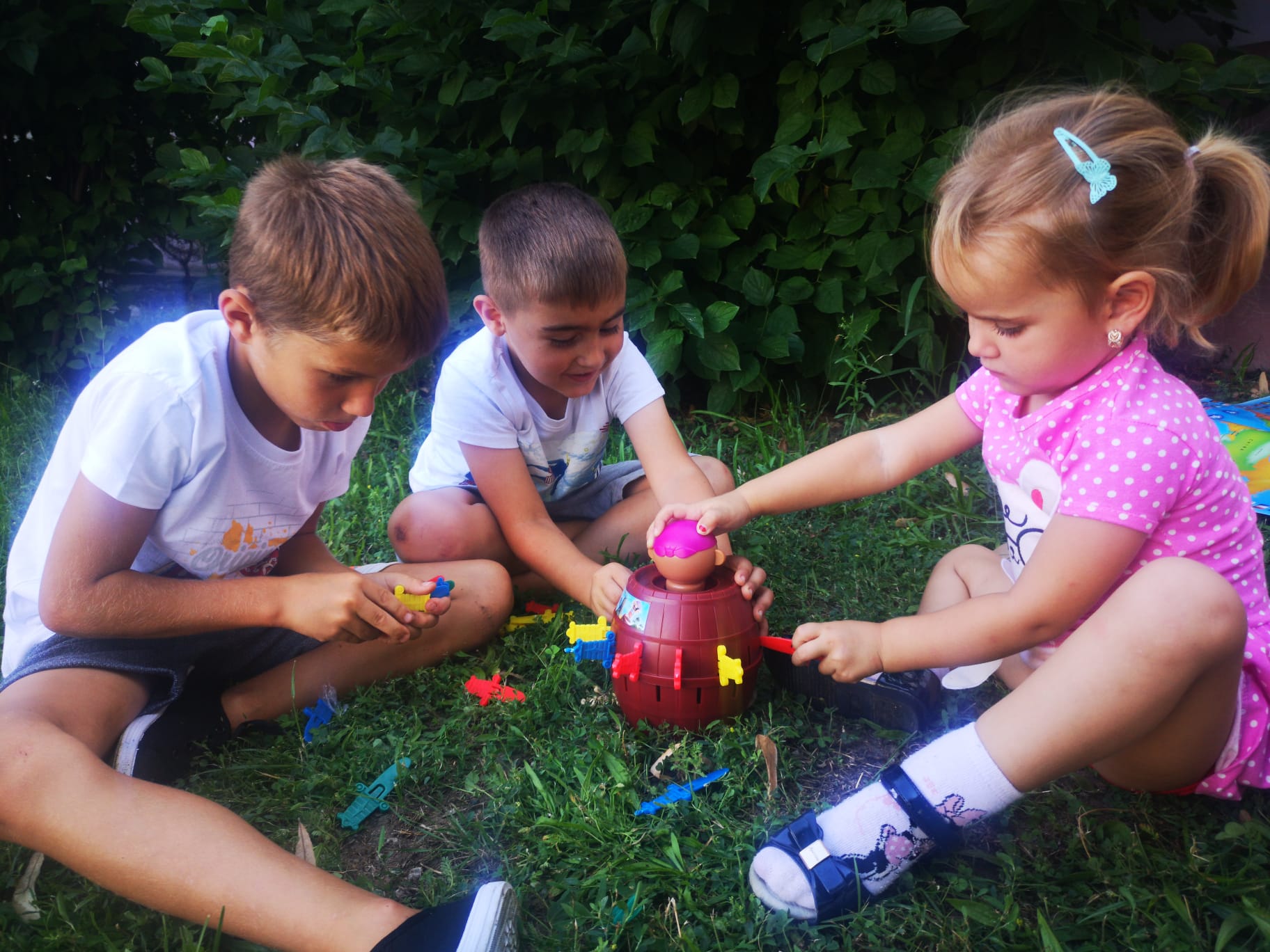 O nouă serie a proiectelor „Alege Școala!”, dedicate copiilor cu părinți plecați la muncă în străinătate