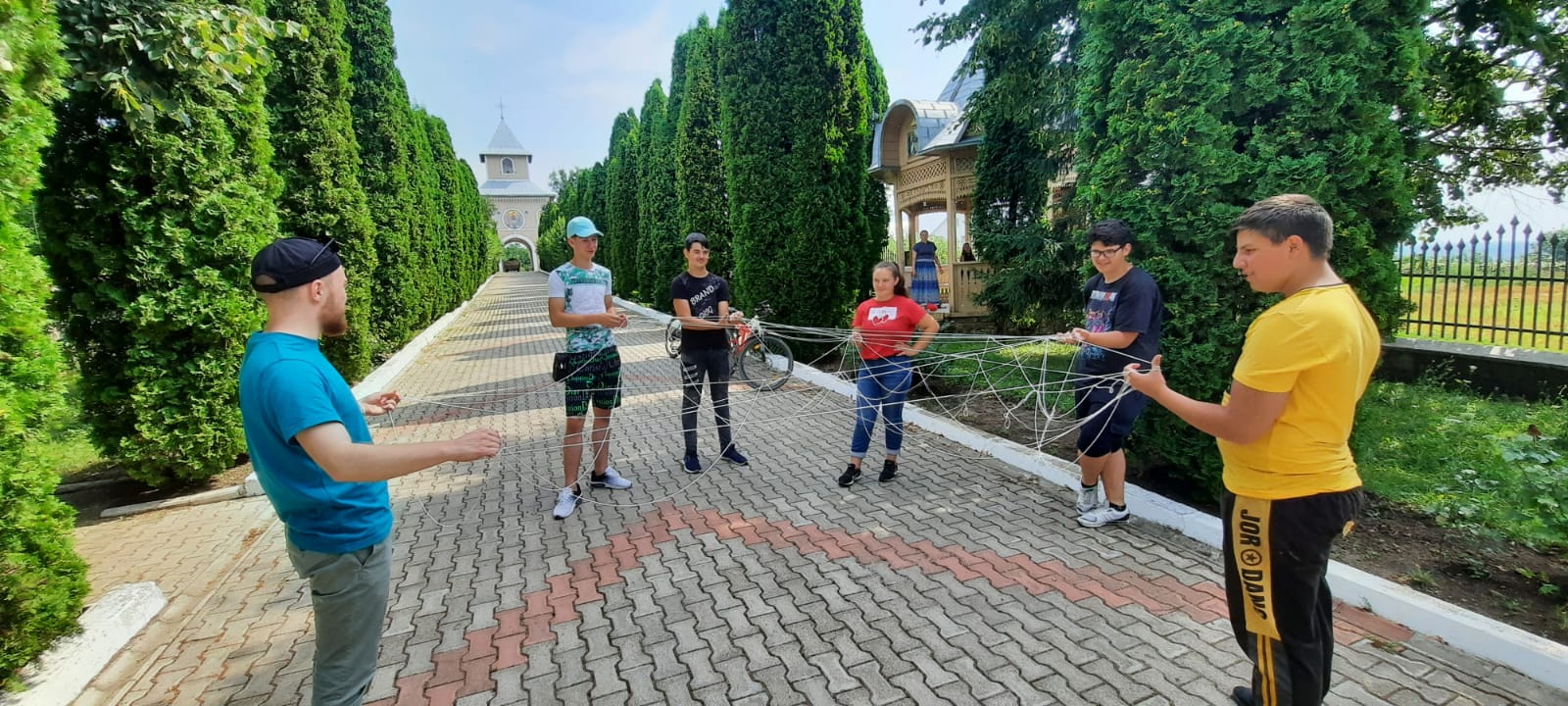 O nouă serie a proiectelor „Alege Școala!”, dedicate copiilor cu părinți plecați la muncă în străinătate