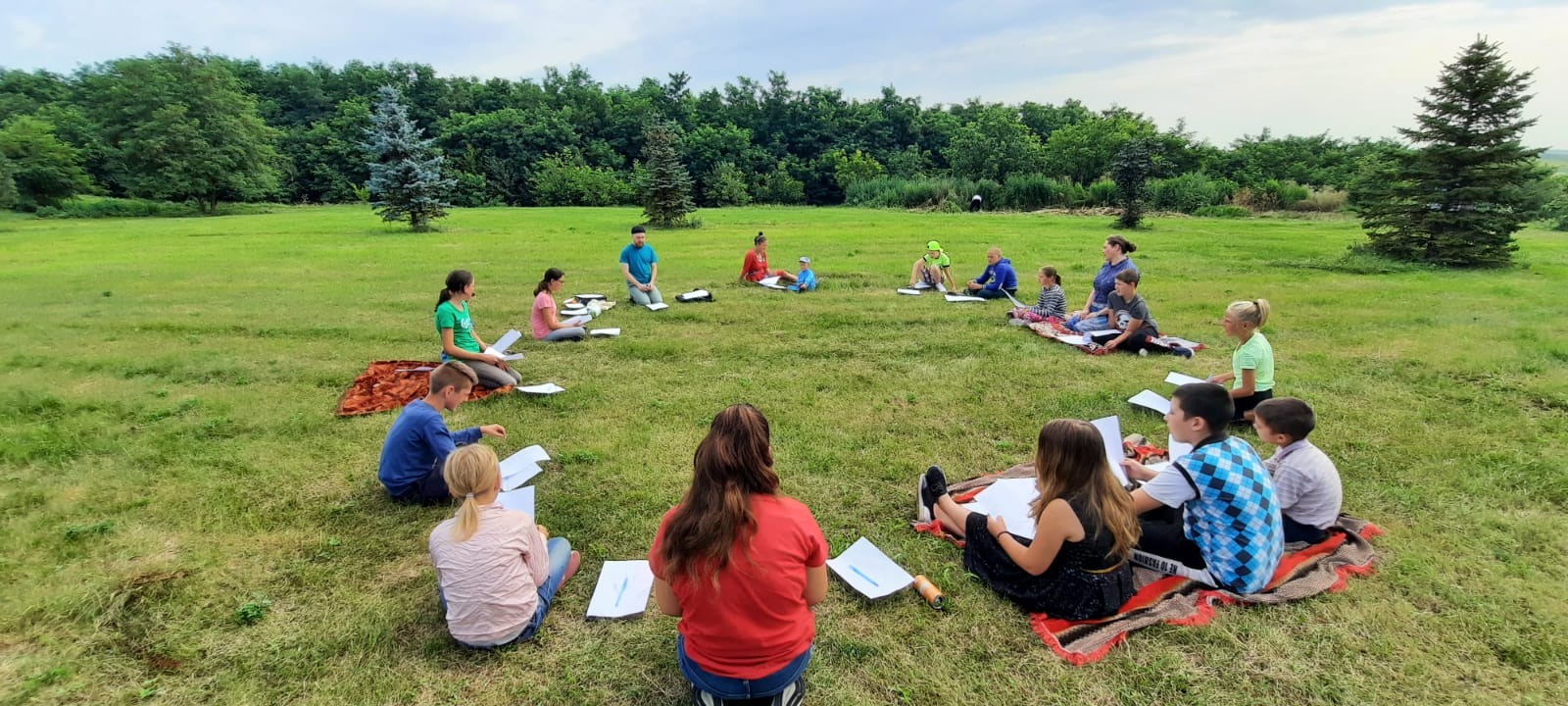 O nouă serie a proiectelor „Alege Școala!”, dedicate copiilor cu părinți plecați la muncă în străinătate