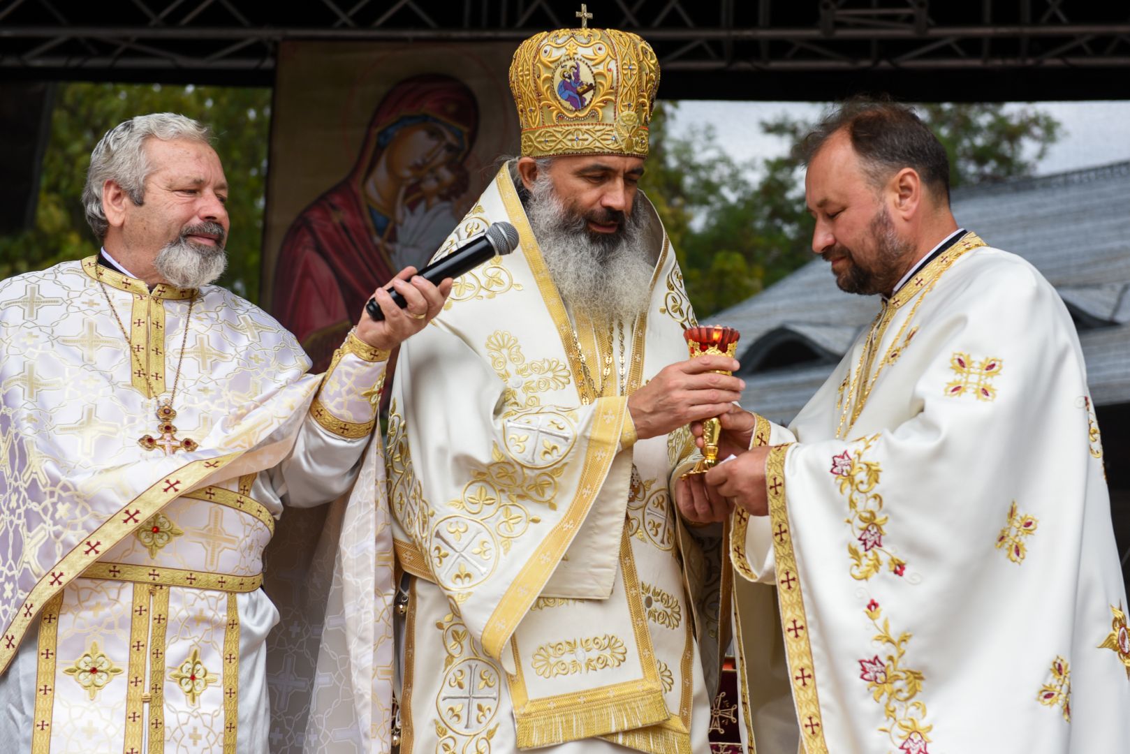 PS Antonie a slujit la Parohia botoșăneană „Sfântul Ierarh Nicolae” Bucecea