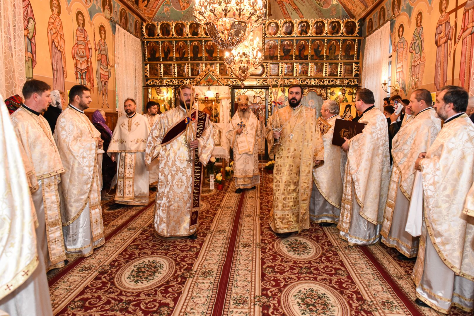 foto: iCreateMEDIA PS Antonie a slujit la Parohia botoșăneană „Sfântul Ierarh Nicolae” Bucecea