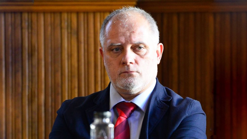 Răzvan Bucuroiu s-a înscris la Teologie: „Rugați-vă pentru un boboc de 57 de toamne!”