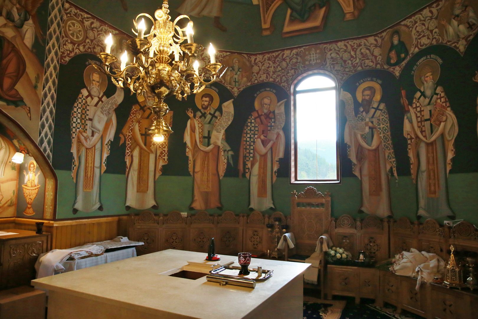 Credincioșii din Grințieș au, începând de astăzi, o nouă biserică