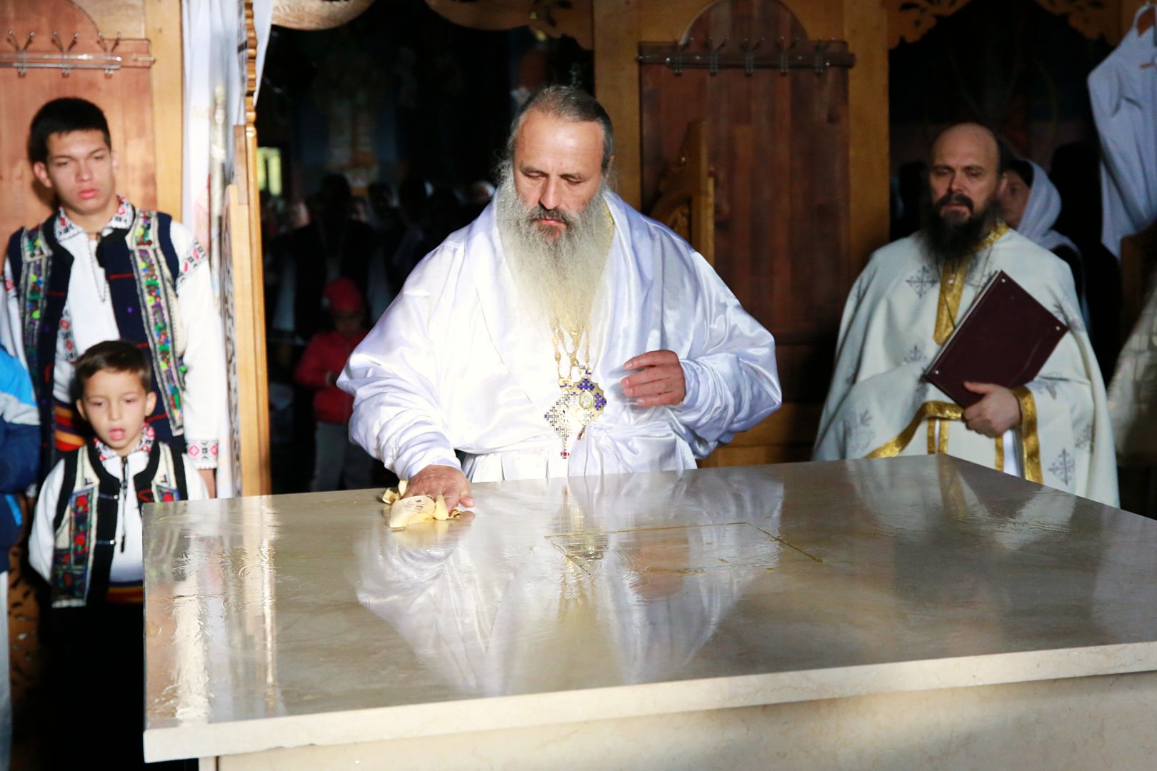 Credincioșii din Grințieș au, începând de astăzi, o nouă biserică