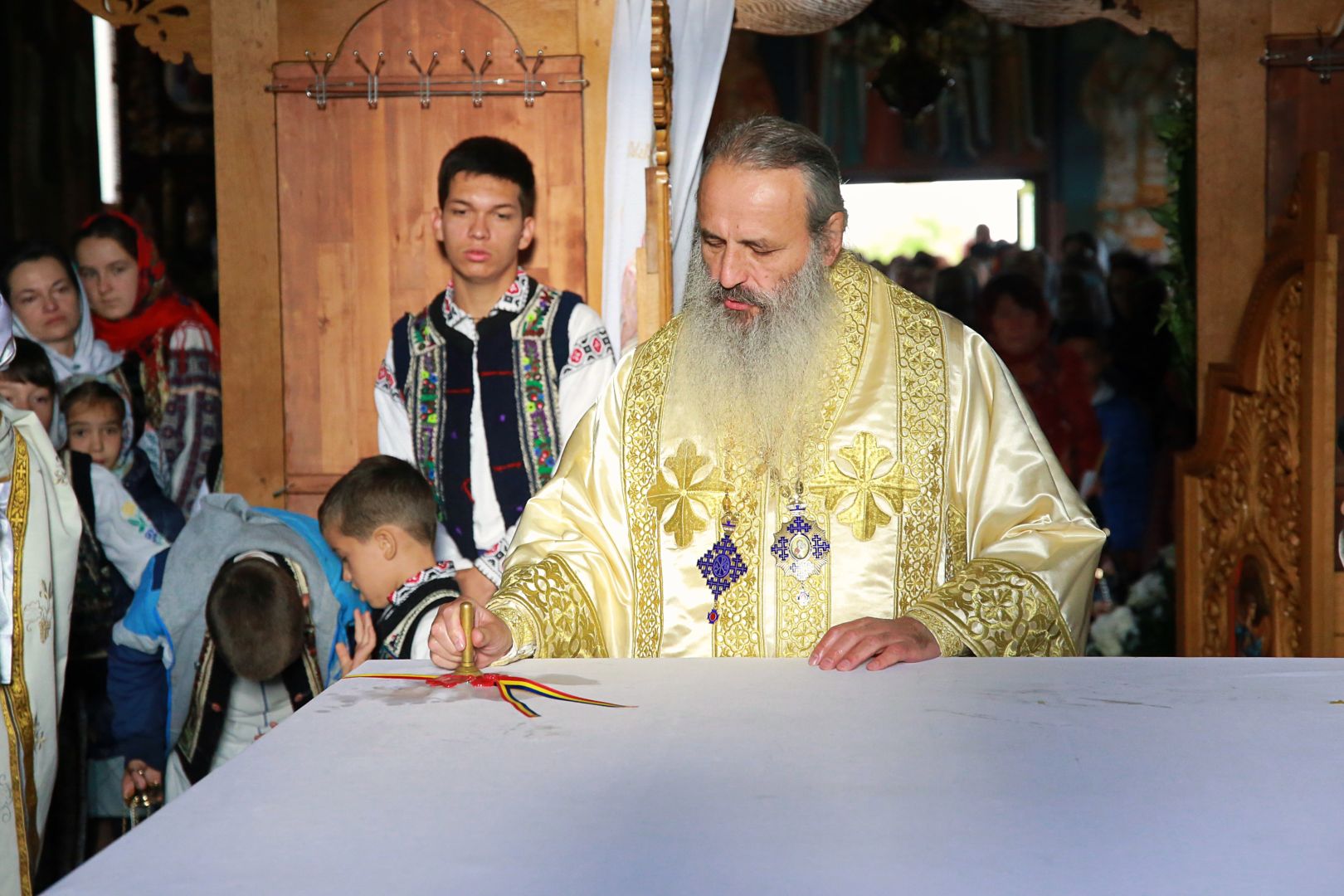 Credincioșii din Grințieș au, începând de astăzi, o nouă biserică